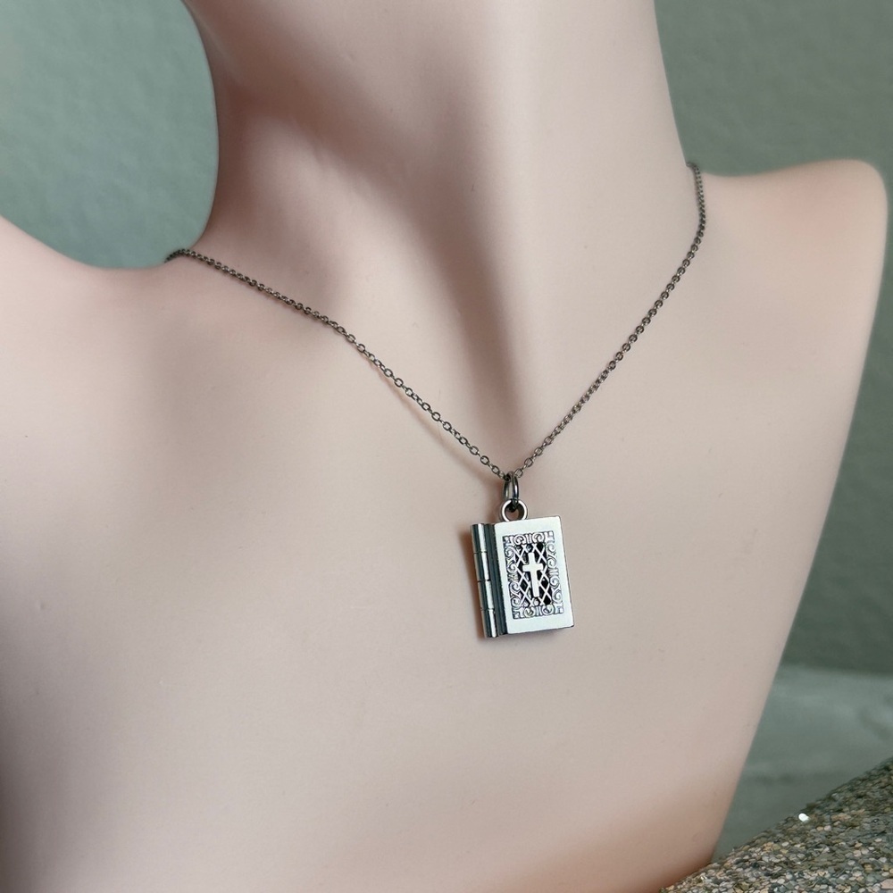 S925 Silver Book Pendant Necklace ⚜️ - Picture 3 of 4